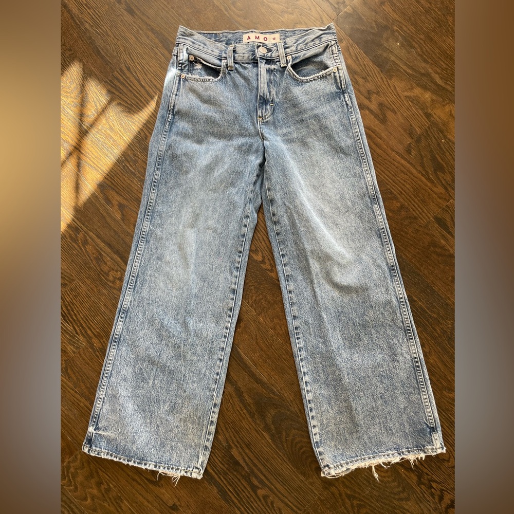 AMO jeans
With tear in back. Needs repair